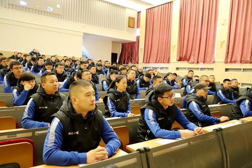 临县100多名学员参加驾驶员B2本免费培训