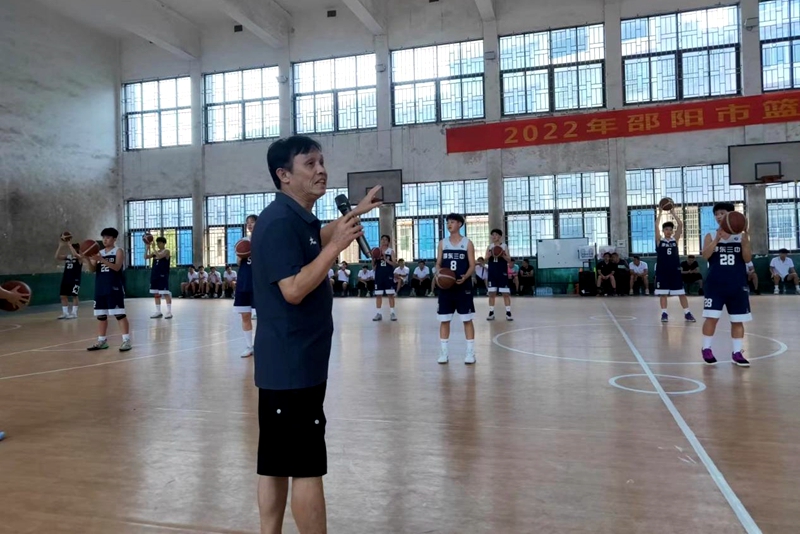 什刹海冰场全面迎客老北京“冬嬉”正当时