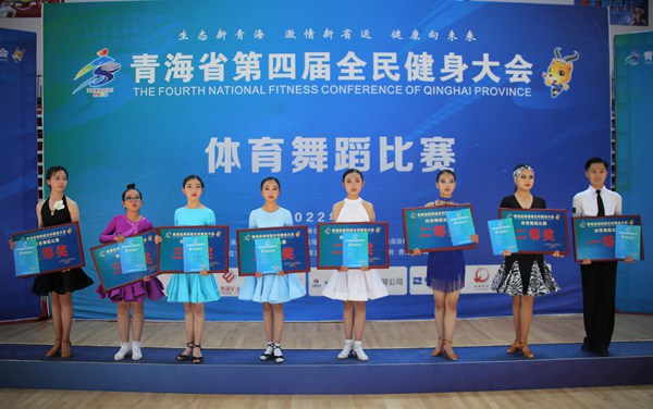 陕西:三百余名青少年“舞”动长安(图1)