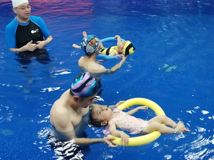 手慢无!南湖区2026年首期免费游泳公益培训火热开启2700名孩子名额抢先报名!(图1)