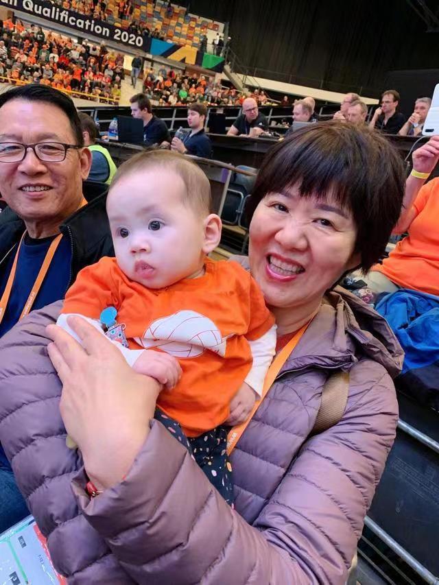 乒乓球进校园：专业教练助力青少年体育素养提升(图1)