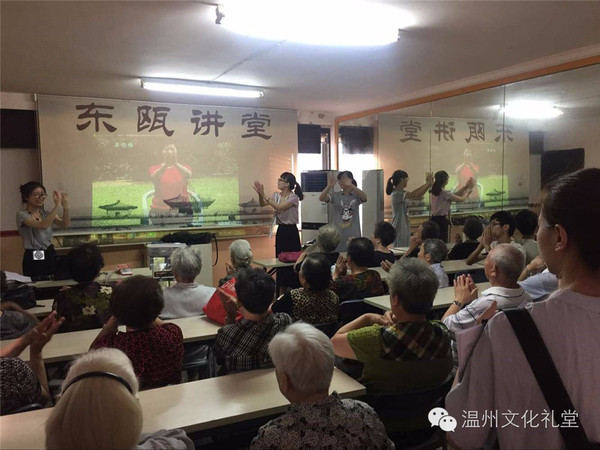 把体育课“搬”到居民家门口(图1)