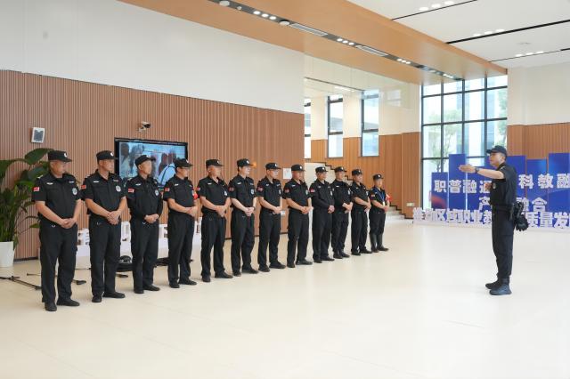 八一时评丨把服务官兵落实到每一“步”(图1)